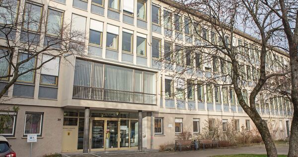 Vor dem Amtsgericht Ludwigsburg geht es um unerlaubtes Verwenden von Kennzeichen verfassungswidriger und terroristischer Organis Vor dem Amtsgericht Ludwigsburg geht es um unerlaubtes Verwenden von Kennzeichen verfassungswidriger und terroristischer Organisationen.