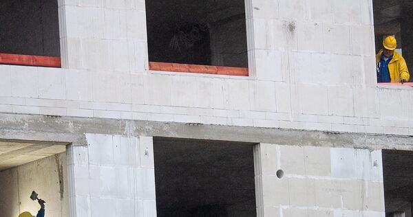 Neu zu bauen, so wie hier, ist nur eines der Mittel gegen die Wohnungsnot. Ein weiterer Baustein könnte sein, Büro- und Gewerbei Neu zu bauen, so wie hier, ist nur eines der Mittel gegen die Wohnungsnot. Ein weiterer Baustein könnte sein, Büro- und Gewerbeimmobilien umzuwandeln.