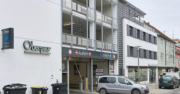 90 Parkplätze sind im Oberopaur-Parkhaus verfügbar. 90 Parkplätze sind im Oberopaur-Parkhaus verfügbar.