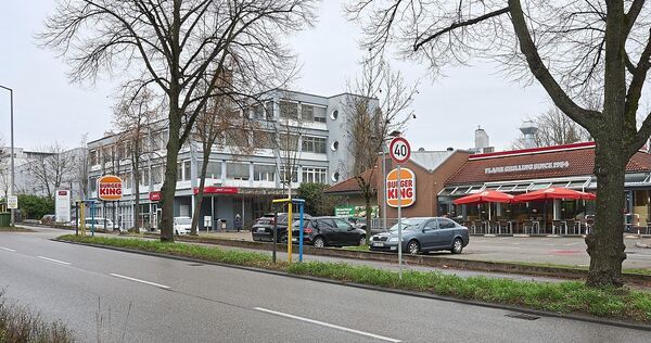 Die Mittelinsel ist kein Thema mehr. Doch an welcher Stelle in der Schwieberdinger Straße macht die stationäre Radarkontrolle wi Die Mittelinsel ist kein Thema mehr. Doch an welcher Stelle in der Schwieberdinger Straße macht die stationäre Radarkontrolle wirklich Sinn?