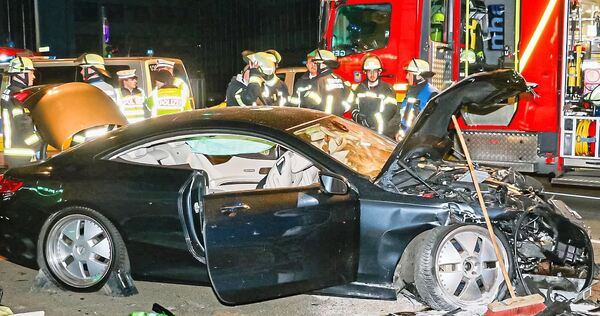 Schwieberdinger Straße am Abend des 20. März: Mit diesem AMG Mercedes erfasst der Fahrer einen Kleinwagen, zwei junge Frauen ste Schwieberdinger Straße am Abend des 20. März: Mit diesem AMG Mercedes erfasst der Fahrer einen Kleinwagen, zwei junge Frauen sterben.