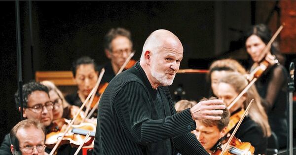 Verblüffende Klangkombinationen: François-Xavier Roth dirigiert das SWR Symphonieorchester. Verblüffende Klangkombinationen: François-Xavier Roth dirigiert das SWR Symphonieorchester.