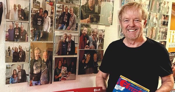 Vom Fan zum Hüter der Rockgeschichte: Fabian Leibfried, Herausgeber und Chefredakteur, präsentiert die 200. Ausgabe seines GoodT Vom Fan zum Hüter der Rockgeschichte: Fabian Leibfried, Herausgeber und Chefredakteur, präsentiert die 200. Ausgabe seines GoodTimes -Musikmagazins; eines der dienstältesten und stabilsten.