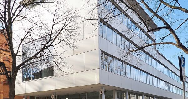 Das Ludwigsburger Finanzamt in der Alt-Württemberg-Allee. Das Ludwigsburger Finanzamt in der Alt-Württemberg-Allee.