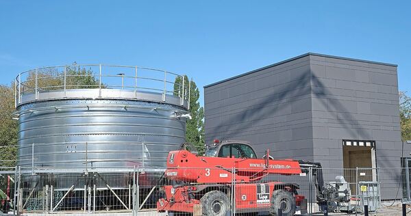 Der Wärmespeicher wird am Ende 15 Meter hoch sein. Der Wärmespeicher wird am Ende 15 Meter hoch sein.