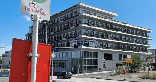 Vom 11. bis 17. September geht es für Reisende mit Ziel Besigheim, Walheim oder Kirchheim nahe des Bietigheimer Bahnhofs wieder Vom 11. bis 17. September geht es für Reisende mit Ziel Besigheim, Walheim oder Kirchheim nahe des Bietigheimer Bahnhofs wieder in den Ersatzbus.