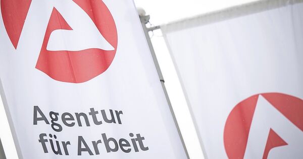 Die Agentur für Arbeit meldet einen nur leichten Rückgang der Arbeitslosigkeit. Die Agentur für Arbeit meldet einen nur leichten Rückgang der Arbeitslosigkeit.