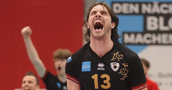 Ludwigsburgs Spieler des Abends: Adrian Mol schreit seine Freude heraus. Screenreader