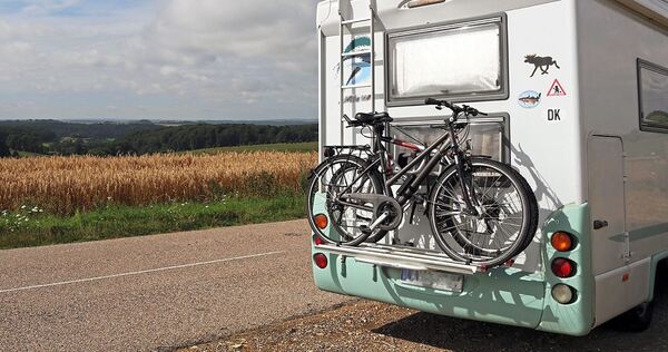 Mit dem Camper oder Auto auf Roadtrip. Auch im Kreis Ludwigsburg gibt es praktische Stellplätze, die sich für eine Rast oder ein Mit dem Camper oder Auto auf Roadtrip. Auch im Kreis Ludwigsburg gibt es praktische Stellplätze, die sich für eine Rast oder eine kurze Übernachtung eignen.