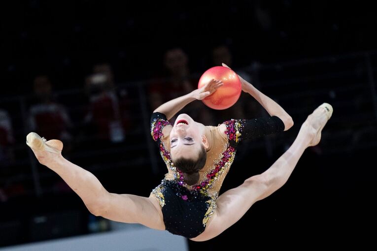 Historischer Erfolg Sportgymnastin Varfolomeev holt Titel