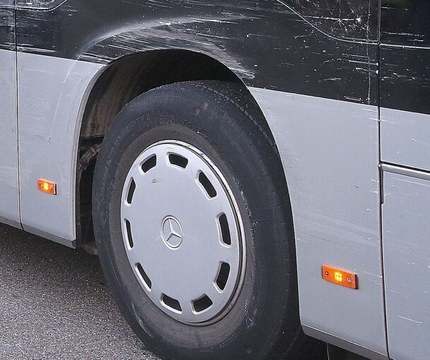 Auf 1500 Euro schätzt die Polizei den Schaden an dem Bus.
