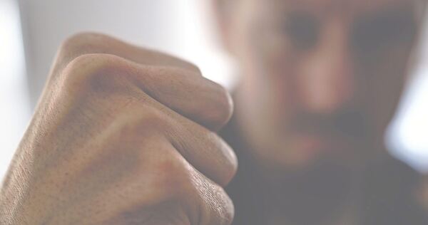 Mehrere Personen sind in der Myliusstraße aufeinander losgegangen. Foto: Rockafox/ stock.adobe.com Mehrere Personen sind in der Myliusstraße aufeinander losgegangen.