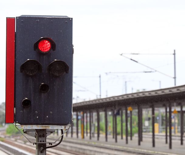 Ein defektes Signal sorgt seit Mittwoch für Probleme im S-Bahn-Tunnel an der Stuttgarter Schwabstraße. Symbolfoto: dpa