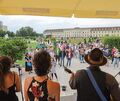 Das Straßenmusikfestival lockt jedes Jahr viele Besucher ins Blühende Barock. Archivfoto: Ramona Theiss