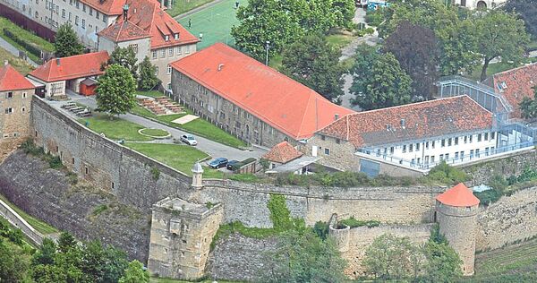Asperg darf sich von 1. Mai an offiziell Keltenstadt nennen. Das darf dann auch offiziell auf den Ortstafeln stehen. Asperg darf sich von 1. Mai an offiziell Keltenstadt nennen. Das darf dann auch offiziell auf den Ortstafeln stehen.