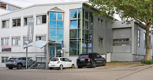 Aus für „Made in Germany“: KED muss Kosten sparen, zieht die Reißleine und gibt die Fahrradhelm-Produktion in Freiberg auf. Aus für „Made in Germany“: KED muss Kosten sparen, zieht die Reißleine und gibt die Fahrradhelm-Produktion in Freiberg auf.