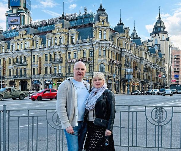 Vladyslav und Nataliia Prykhodko im Frühjahr 2023 im Zentrum von Kiew. Foto: privat