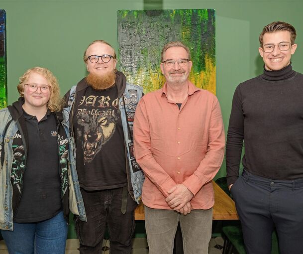 Sie treten für die FDP an: (von links) Katharina Teuke, Pascal Teuke und Thomas Herbst. Rechts im Bild: Luca Dirscherl, Vorsitzender des FDP-Ortsverbandes. Nicht im Bild: Ibrahim Seklem und Paul Maurice Leveille.