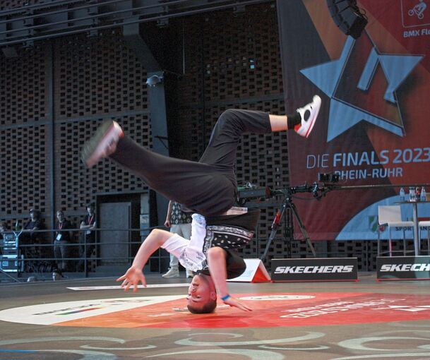 Beim „Breaking“ werden akrobatische Elemente und schnelle Tanzschritte kombiniert.