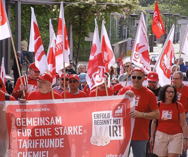 1.-Mai-Kundgebung bei sommerlichen Temperaturen in Bietigheim-Bissingen.