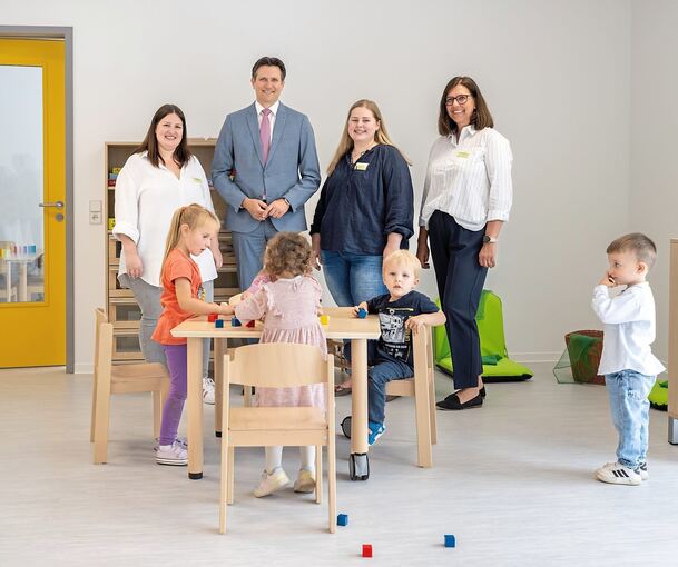 Der Kindergarten Zwergenstüble ist eröffnet: Einrichtungsleiterin Anna Bartsch, Bürgermeister Dirk Schaible, deren Stellvertreterin Leonie Koch und die Vereinsvorsitzende Silke Goedeckemeyer (von links).