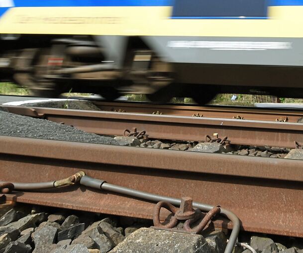 Weil sich ein 30-Jähriger an den Gleisen zwischen Asperg und Ludwigsburg aufhielt, musste ein Regionalexpress voll abgebremst werden. Der Mann wurde von der Polizei gesucht.