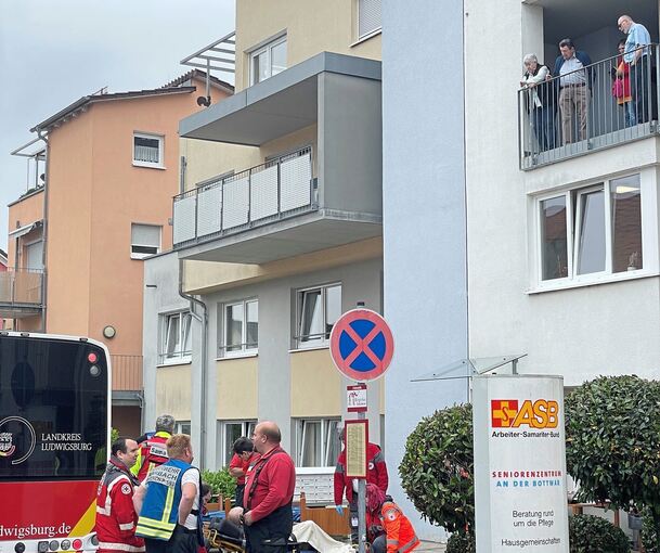 Das ASB-Pflegeheim in Steinheim wird evakuiert, davor war das Kleeblatt an der Reihe.