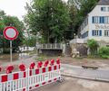 Kein Durchkommen mehr: Der Otto-Konz-Weg zum Freibad Hoheneck ist wegen Überflutung gesperrt.