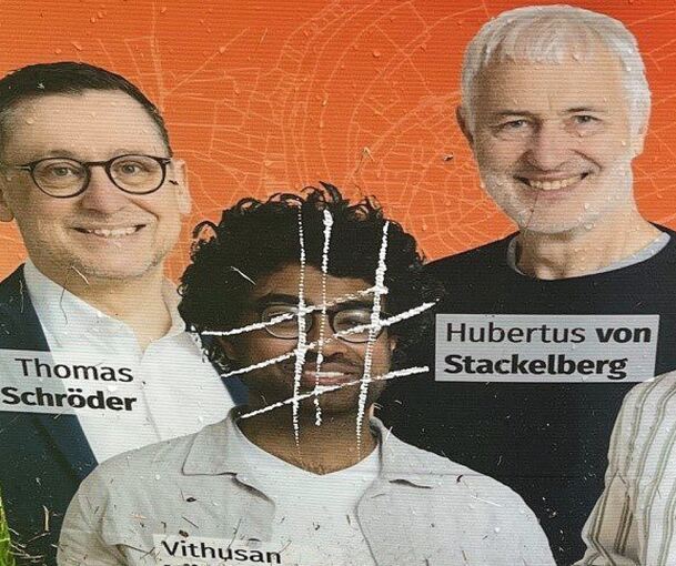 Beschmiert oder heruntergerissen: Wahlplakate wurden in Ludwigsburg beschädigt. Das Gesicht des SPD-Kandidaten Vithusan Vijayakumar wurde durchgestrichen.