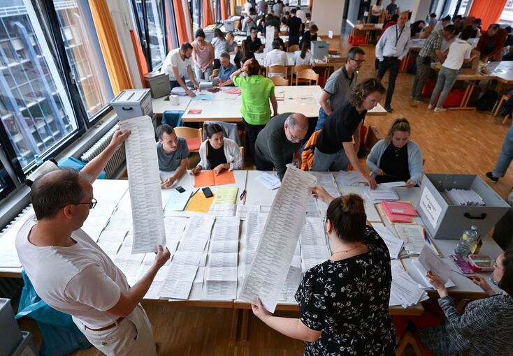 Europawahl - Auszählung Stimmen in Stuttgart