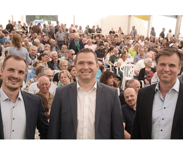 Die Bürgermeister-Kandidaten (v.l.): Ron Keller, Lars Roller und Robert Sach vor der Vorstellungsrunde.