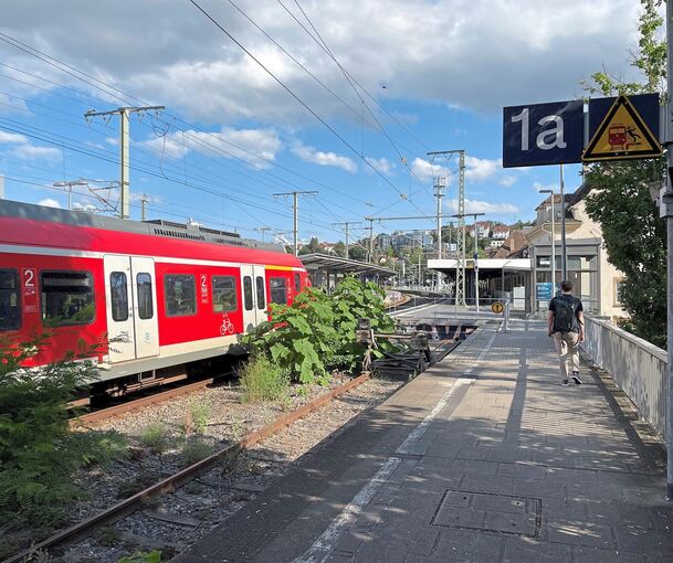Alles andere als 1a präsentiert sich derzeit zumindest optisch jenes Gleis in Feuerbach, an dem einst die Strohgäubahn hielt, und künftig etwa eine verlängerte S 62 oder S 66.