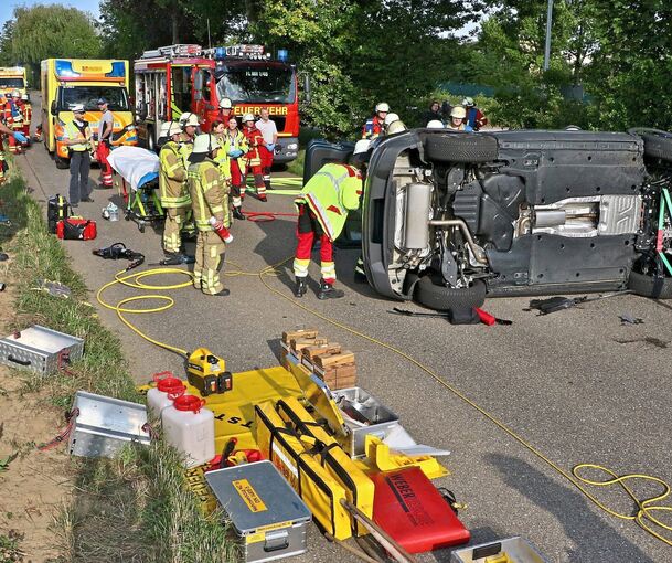 Bei einem Unfall in Schwieberdingen musste eine Frau aus ihrem Fahrzeug gerettet werden.