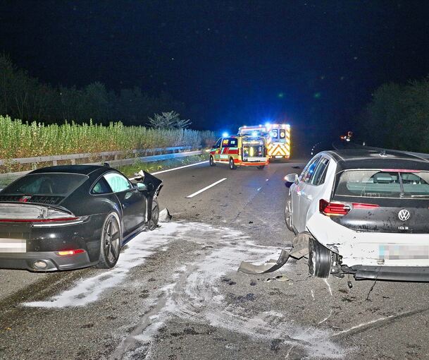 Ein Porsche 911 und ein VW waren am Mittwochabend auf der A 81 in einen Unfall verwickelt.
