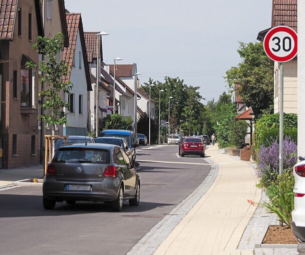 In der frisch sanierten Beihinger Straße in Benningen gilt Tempo 30. Trotz abgesenkter Bordsteine ist es verboten, auf dem Gehweg zu fahren.