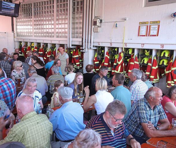 Volles Haus bei der Großbottwarer Feuerwehr. Rund 700 Gäste finden hier zum Essen Platz.