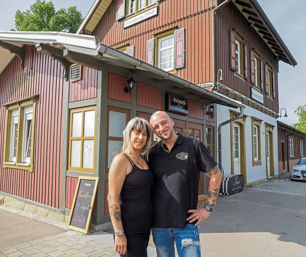 Marcela und Amico Carmelo freuen sich auf die Neueröffnung im Steinheimer Bahnhöfle.