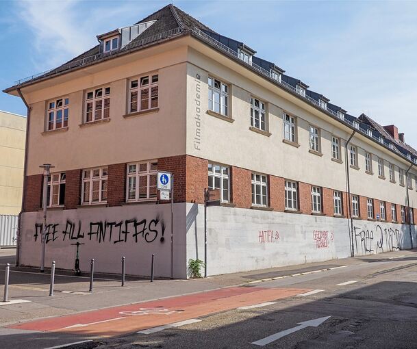 Das Gebäude der Filmhochschule in der Alleenstraße wurde in den vergangenen Tagen besprüht.