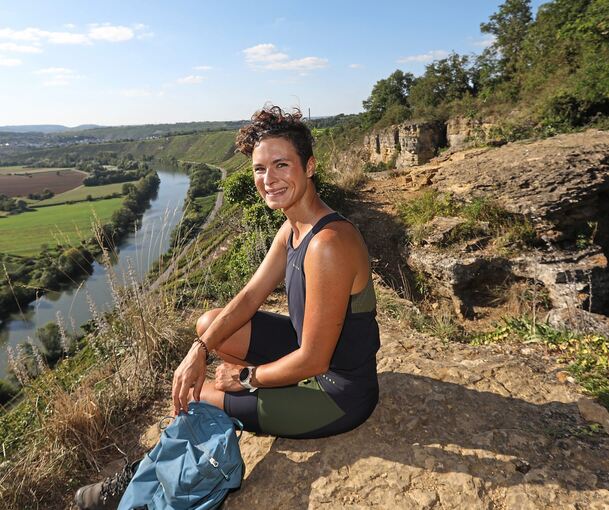 Eldorado für Kletterer und Wanderer: Myriam Kopp genießt in den Felsengärten in Hessigheim den Blick auf den Neckar.