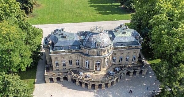 Das Seeschloss Monrepos und der wunderschöne Park ringsum ist ein beliebtes Ziel für Ausflüge und Spaziergänge. Das Seeschloss Monrepos und der wunderschöne Park ringsum ist ein beliebtes Ziel für Ausflüge und Spaziergänge.