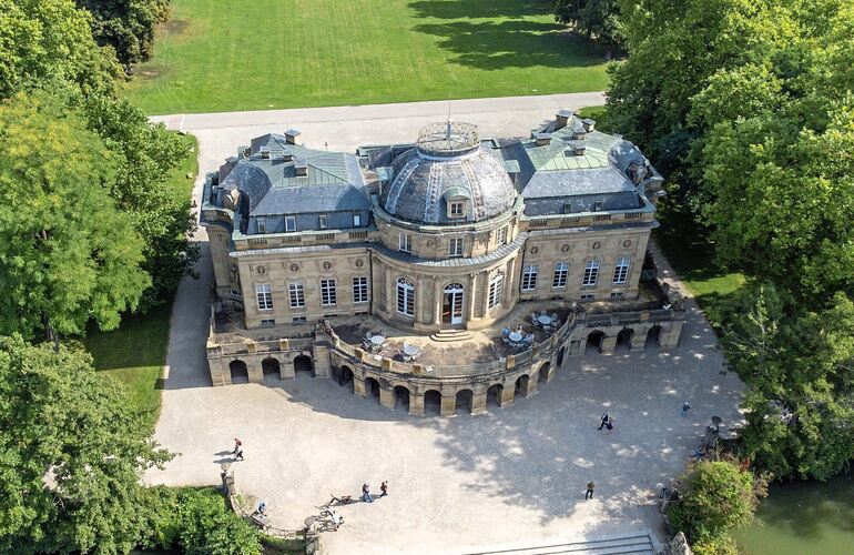 Das Seeschloss Monrepos und der wunderschöne Park ringsum ist ein beliebtes Ziel für Ausflüge und Spaziergänge. Das Seeschloss Monrepos und der wunderschöne Park ringsum ist ein beliebtes Ziel für Ausflüge und Spaziergänge.