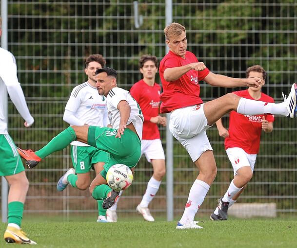 Der TSV Heimerdingen um Pascal Dos Santos Coehlo (links) geht gegen Tim Steinhilbers TSG Tübingen leer aus.