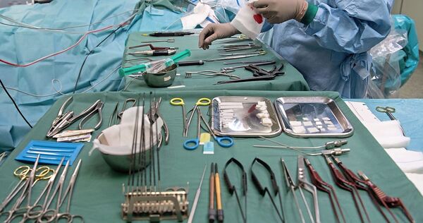 Auf den Kriegsfall vorbereitet? Die Ärzte zur Verhütung des Atomkriegs sehen mit Sorge die Bestrebungen, das zivile Gesundheitsw Auf den Kriegsfall vorbereitet? Die Ärzte zur Verhütung des Atomkriegs sehen mit Sorge die Bestrebungen, das zivile Gesundheitswesen auf einen Kriegs- oder Bündnisfall einzuschwören.