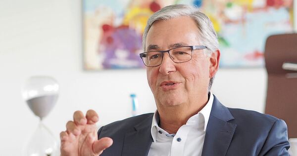 Landrat Dietmar Allgaier hatte das Statistische Landesamt mit deutlichen Worten kritisiert und fordert eine Aufarbeitung im Zens Landrat Dietmar Allgaier hatte das Statistische Landesamt mit deutlichen Worten kritisiert und fordert eine Aufarbeitung im Zensus-Streit.