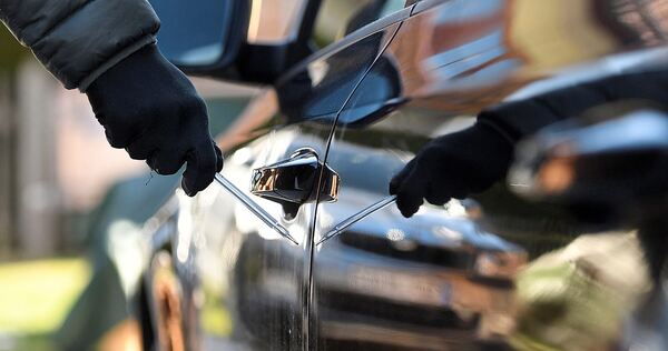 Ein Unbekannter hat den Lack eines BMW zerkratzt. Ein Unbekannter hat den Lack eines BMW zerkratzt.