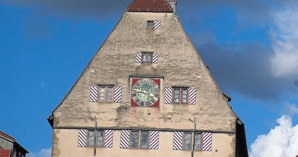 Dunkle Wolken über dem Rathaus Besigheim (Symbolbild): Es droht ein Rechtsstreit. Dunkle Wolken über dem Rathaus Besigheim (Symbolbild): Es droht ein Rechtsstreit.
