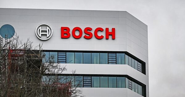 Dunkle Wolken über der Gerlinger Zentrale: Bosch ist nach eigenen Angaben in vielen Bereichen nicht mehr wettbewerbsfähig, der K Dunkle Wolken über der Gerlinger Zentrale: Bosch ist nach eigenen Angaben in vielen Bereichen nicht mehr wettbewerbsfähig, der Konzern kann im Vergleich zur Konkurrenz nicht mithalten. Um das Ruder herumzureißen, muss er deutlich sparen und die Organ