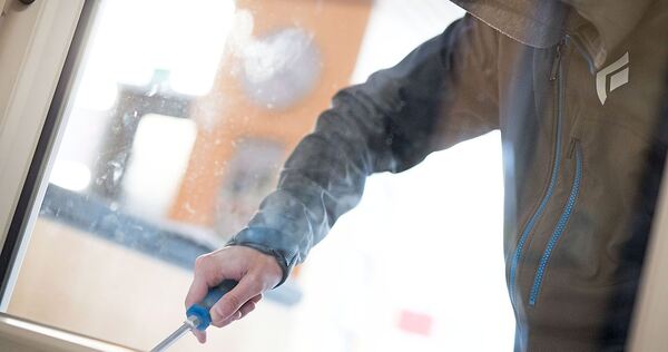 Die Polizei sucht Zeugen nach dem versuchten Einbruch. Die Polizei sucht Zeugen nach dem versuchten Einbruch.