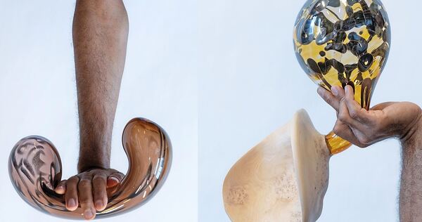 Spirituelle Annäherung an Identität, Glauben und Widerstand: Die Serie „Glowing Phalanges“ von Ahmed Umar. Spirituelle Annäherung an Identität, Glauben und Widerstand: Die Serie „Glowing Phalanges“ von Ahmed Umar.