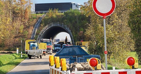 Der Durchlass unter der A81 auf der Kreisstraße zwischen Höpfigheim und Pleidelsheim ist noch bis mindestens Ende November gespe Der Durchlass unter der A81 auf der Kreisstraße zwischen Höpfigheim und Pleidelsheim ist noch bis mindestens Ende November gesperrt.
